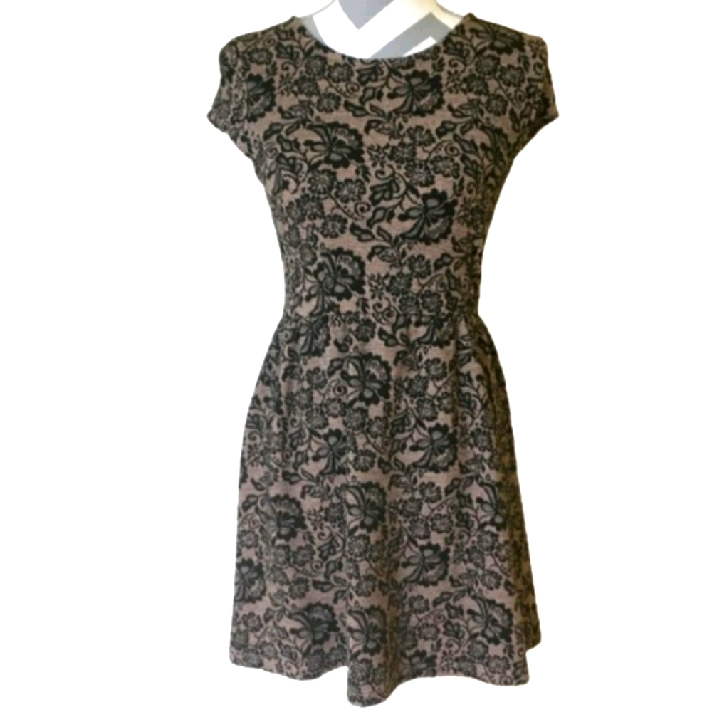 FOREVER 21 Floral Lace Print Cap Sleeve